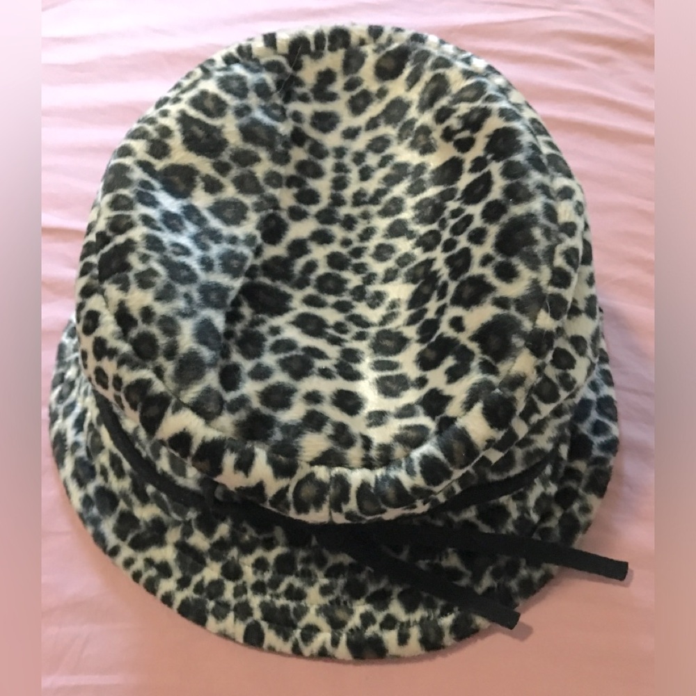 London Fog Leopard Prints Bucket Hat